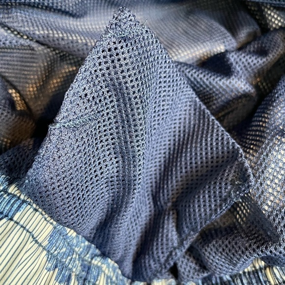 Calvin Klein‎ Men's Swim Shorts Blue Hawaiian print, pockets, lined, sz M, EUC - Picture 8 of 9